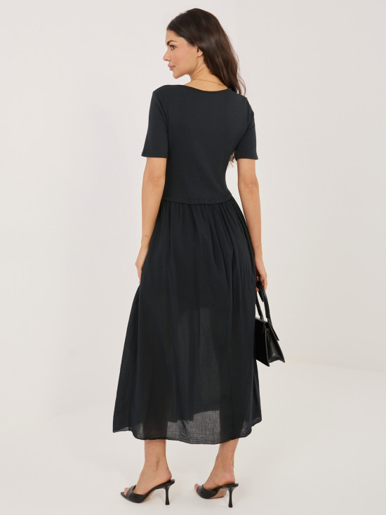 Rochie midi neagră evazată cu căptușeală