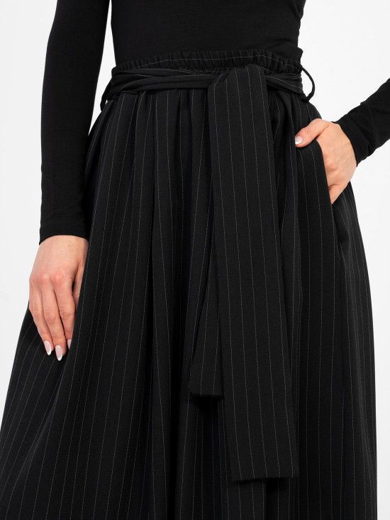 Fustă midi neagră elegantă cu curea și buzunare