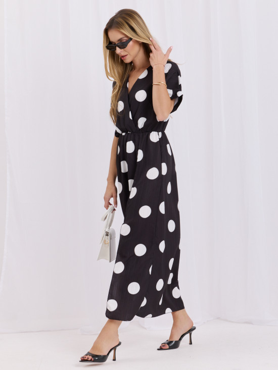 Rochie midi negru-alb cu buline și decolteu petrecut
