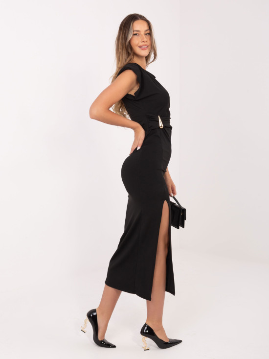 Rochie midi neagră cu decolteu rotund și drapaje