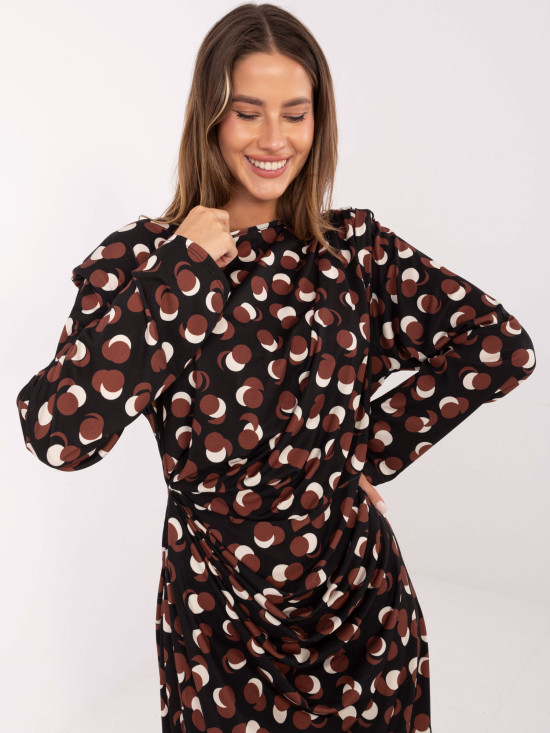 Rochie midi neagră cu model geometric și drapaje