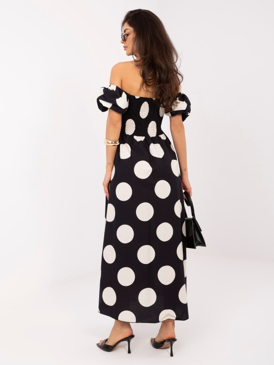 Rochie maxi neagră cu buline și umeri goi