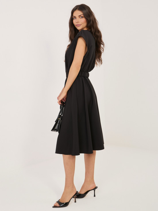 Rochie midi neagră evazată cu curea