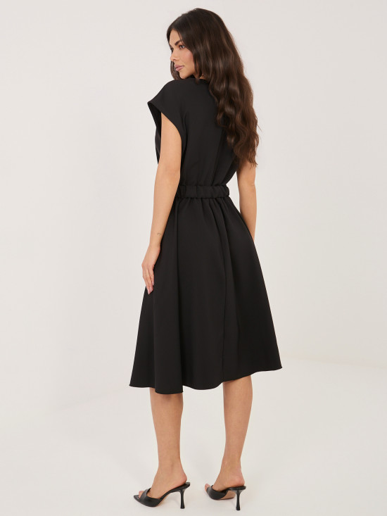 Rochie midi neagră evazată cu curea