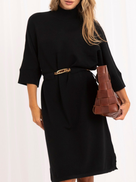 Rochie tricotată neagră oversize cu curea și guler înalt