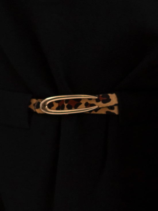 Rochie tricotată neagră oversize cu curea și guler înalt