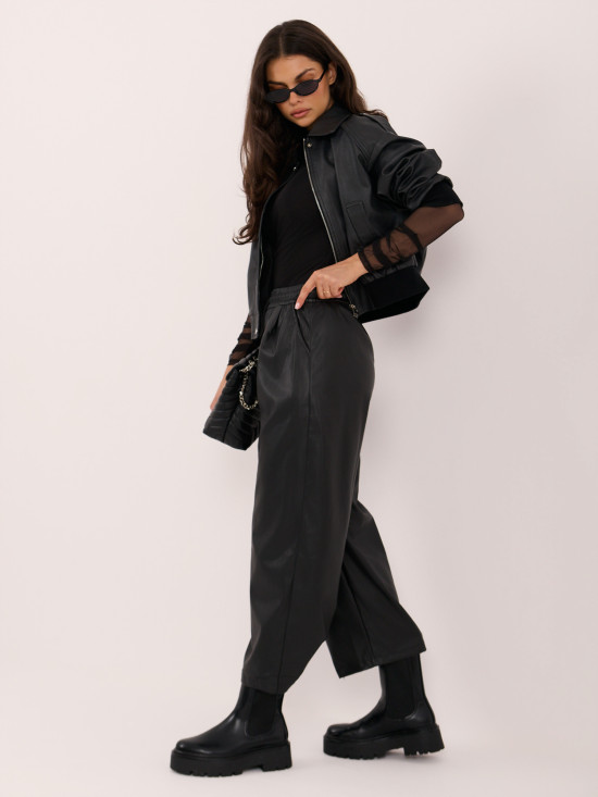 Pantaloni negri din piele ecologică cu croială largă
