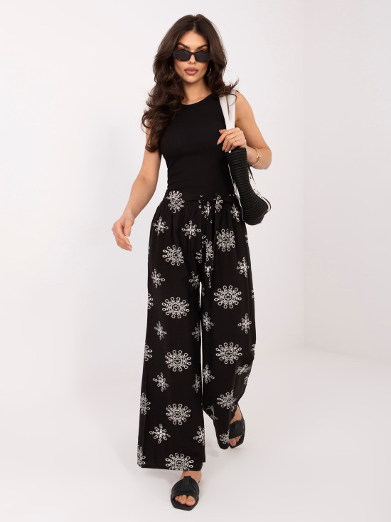 Pantaloni palazzo negri cu curea și imprimeu