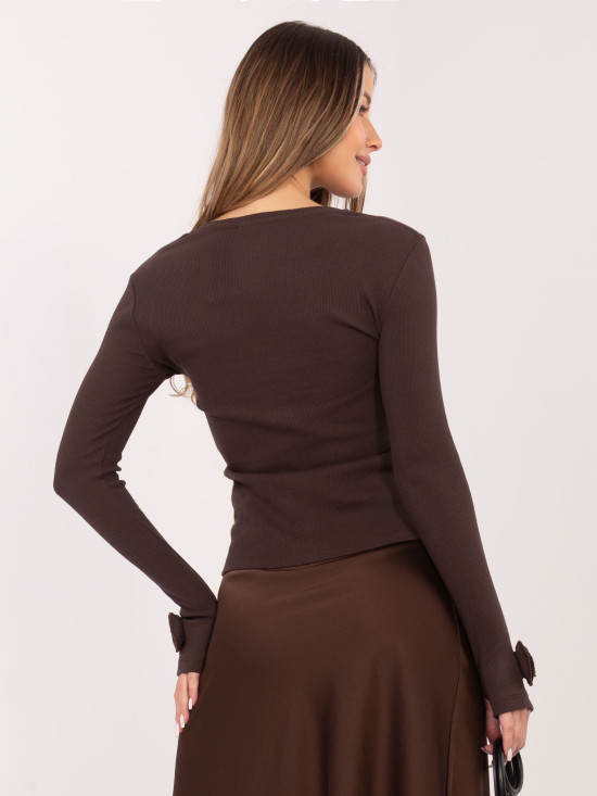 Bluză maro reiată cu mâneci lungi