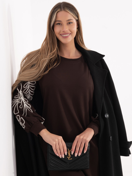Rochie scurtă maro cu broderie și mâneci bufante