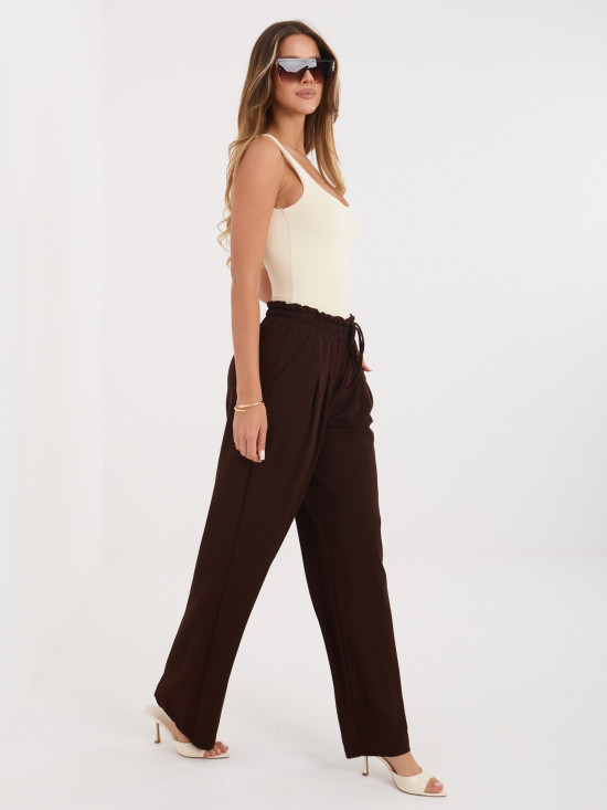 Pantaloni maro cu dungi