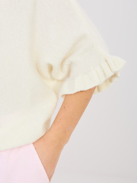 Pulover ecru cu mâneci 3/4 și volan