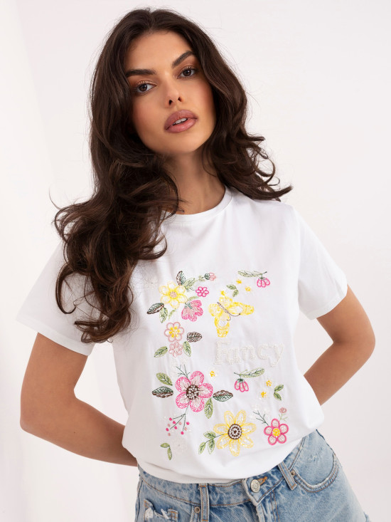 Tricou alb cu aplicație și broderie