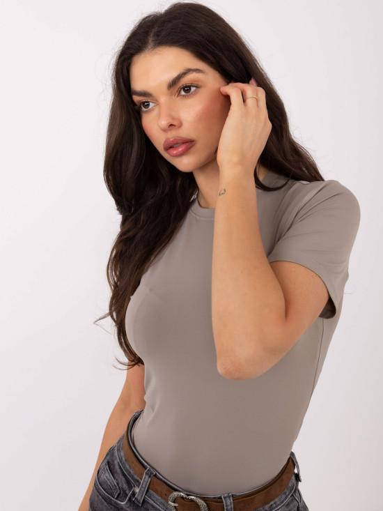 Bluză bej simplă cu mânecă scurtă