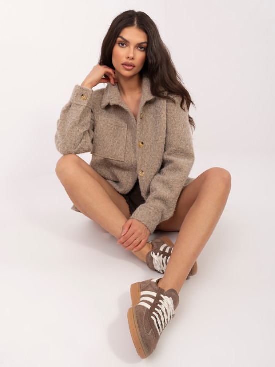 Geacă bej de tranziție cu guler și buzunare