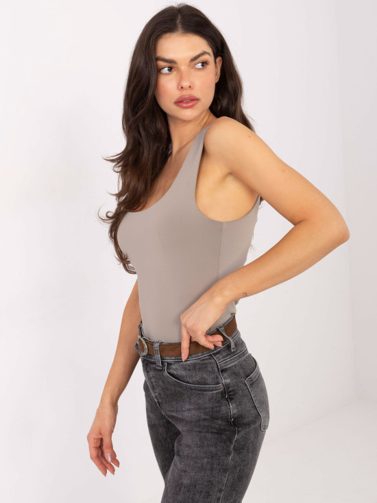 Top bej fără mâneci, cu decolteu rotund
