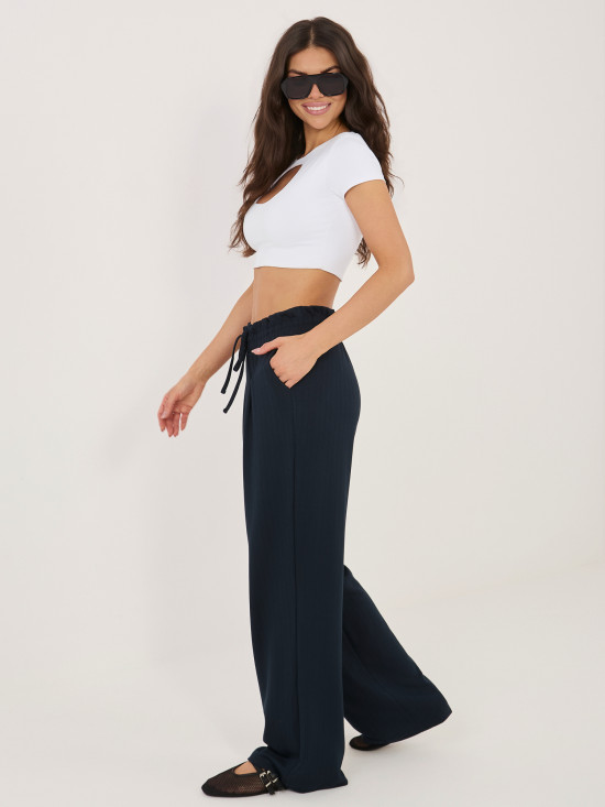 Pantaloni albaștri cu dungi și talie înaltă