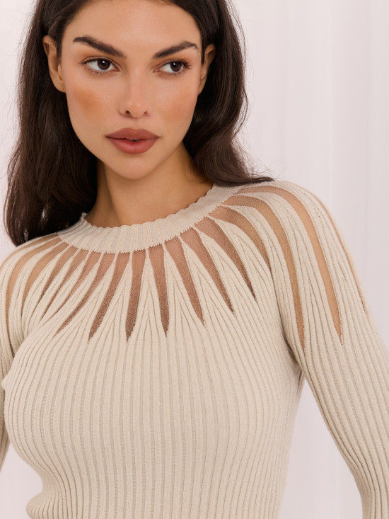 Pulover elegant bej cu decolteu rotund