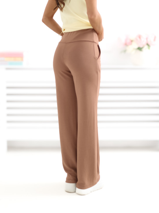 Pantaloni sport bej cu croială dreaptă