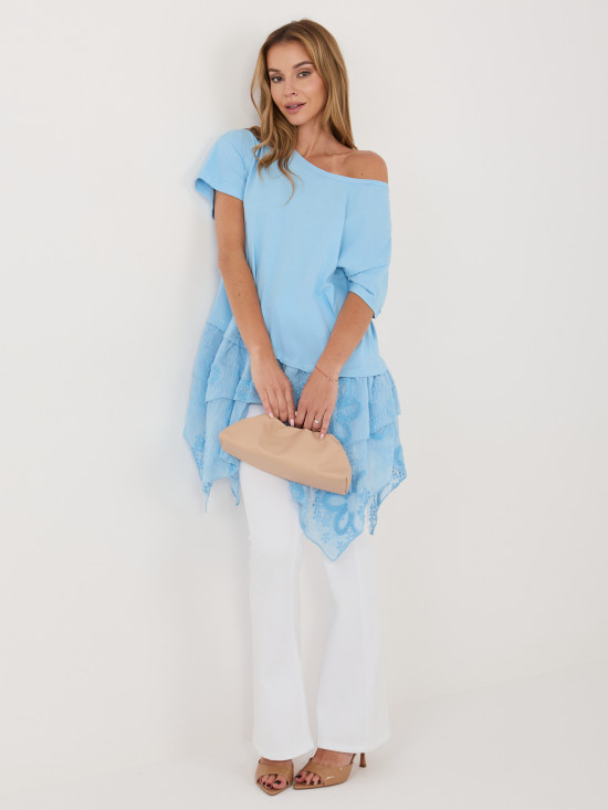 Bluză bleu din bumbac cu volan și broderie