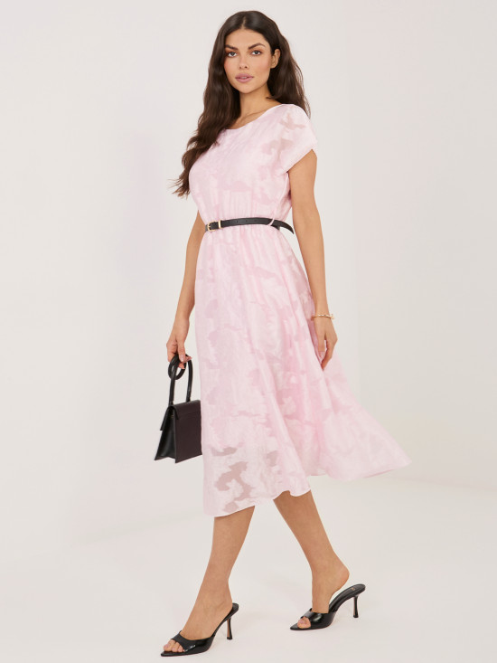 Rochie midi evazată roz deschis cu curea