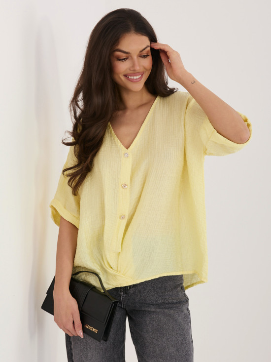 Bluză galbenă cu decolteu în V și mâneci scurte