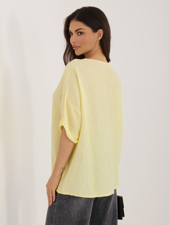 Bluză galbenă cu decolteu în V și mâneci scurte
