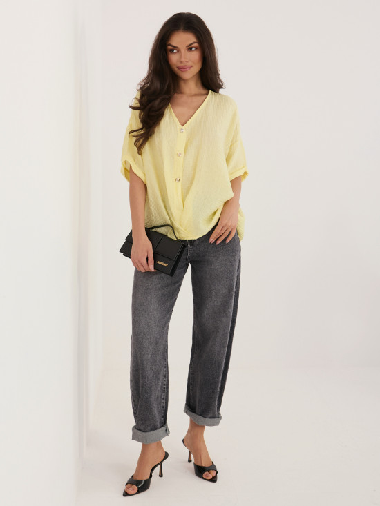 Bluză galbenă cu decolteu în V și mâneci scurte