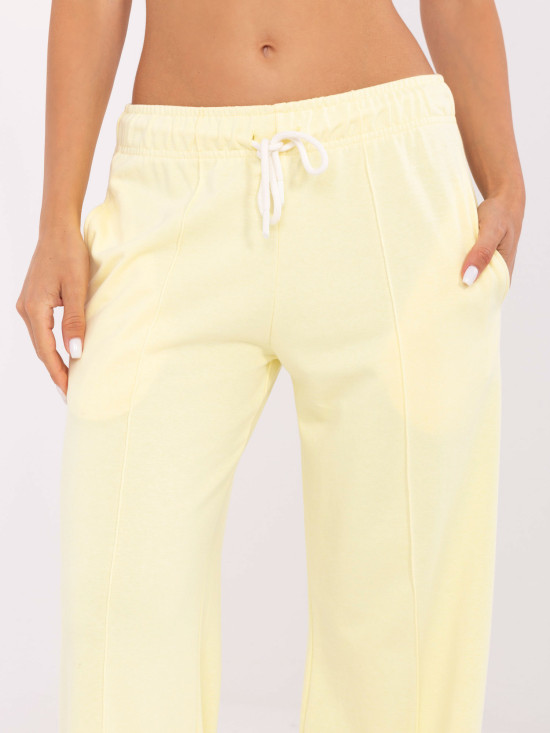 Pantaloni sportivi eleganți în galben deschis