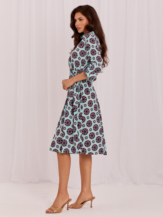 Rochie midi elegantă evazată cu curea și imprimeu