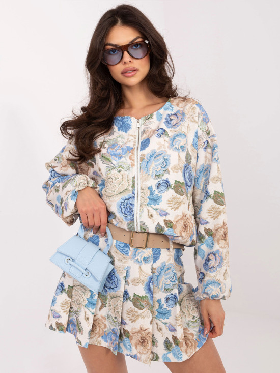 Pantaloni scurți albaștri cu imprimeu floral, croială largă și curea