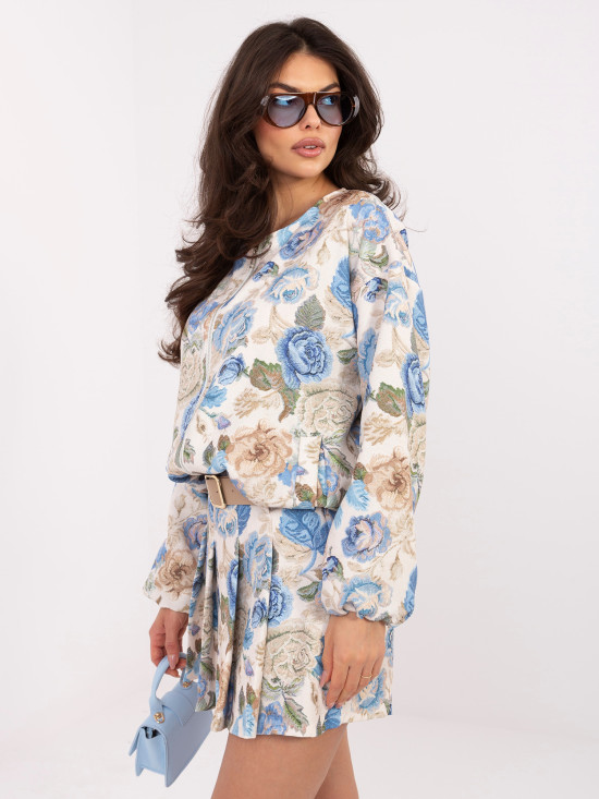 Pantaloni scurți albaștri cu imprimeu floral, croială largă și curea