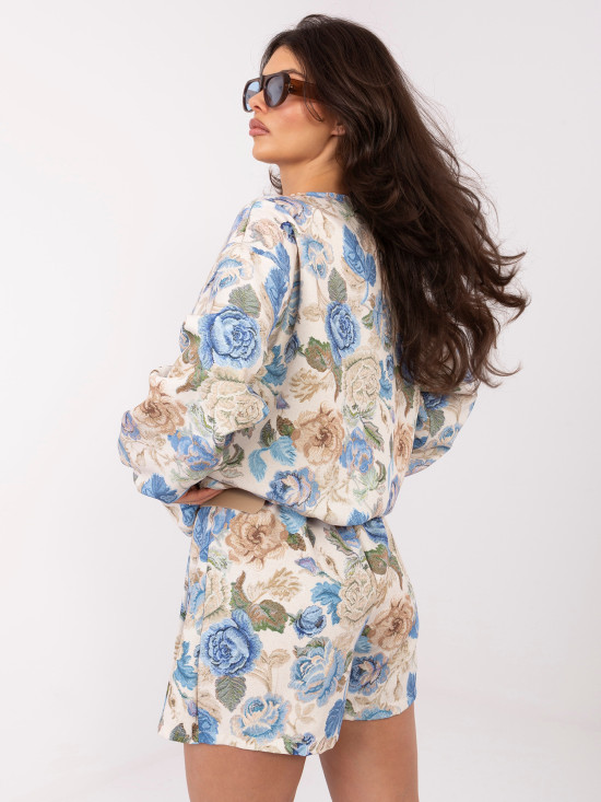 Pantaloni scurți albaștri cu imprimeu floral, croială largă și curea