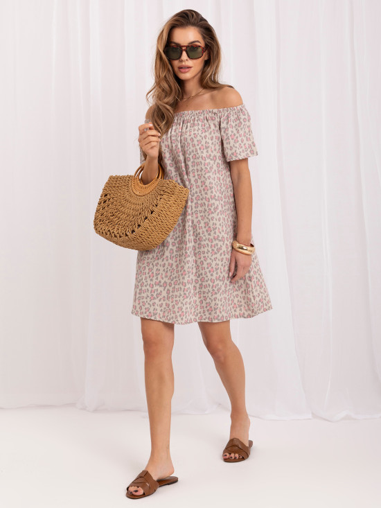 Rochie roz oversize cu imprimeu animalier și umeri căzuți
