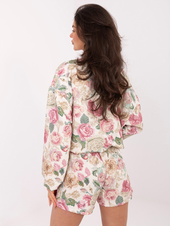 Pantaloni scurți roz cu imprimeu floral, croială largă și curea