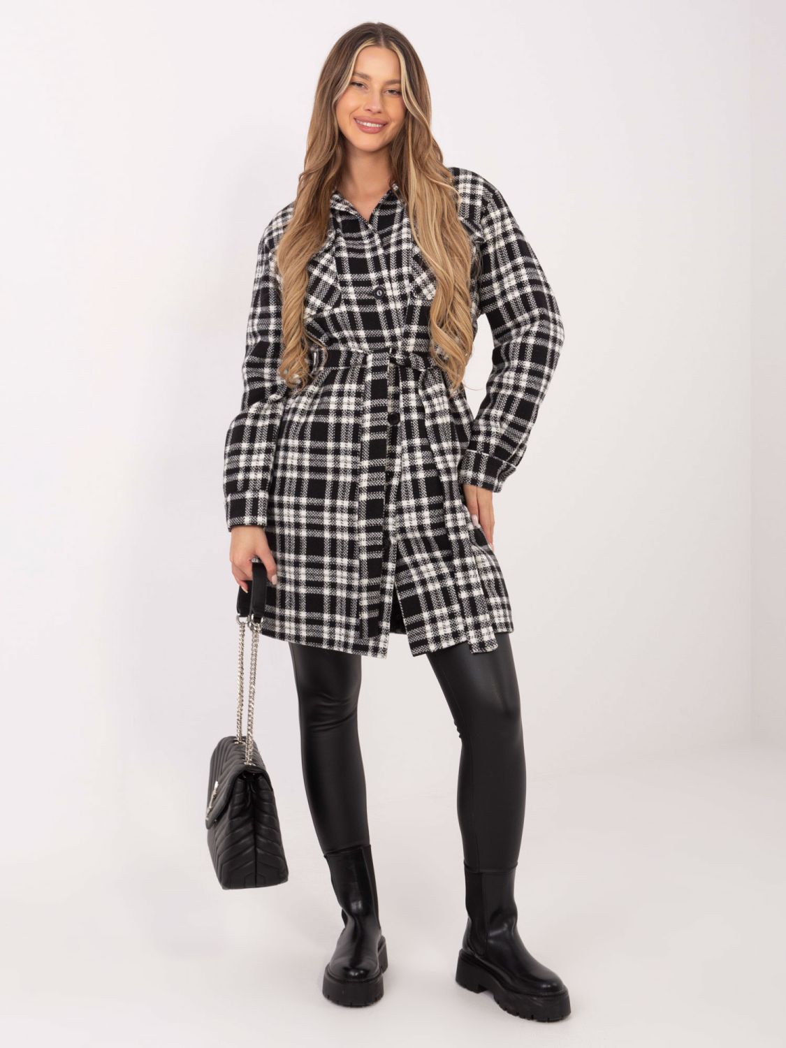 Palton damă alb-negru cu model în carouri