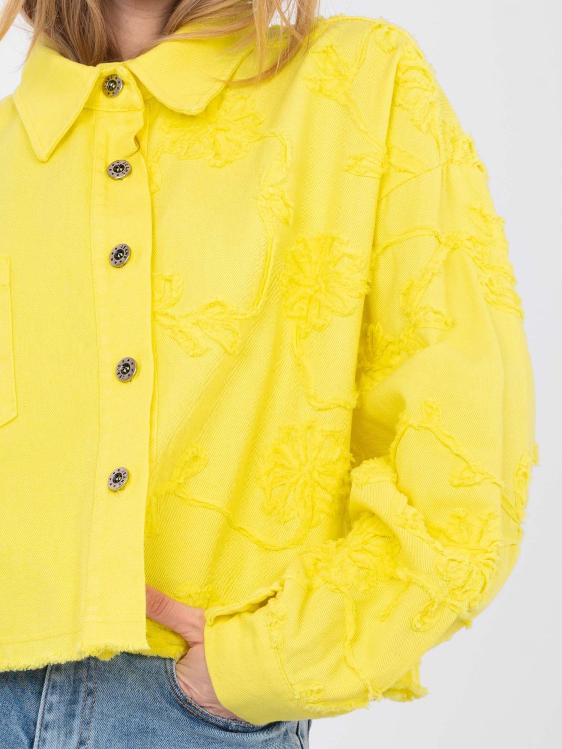 Geacă scurtă din denim galben cu aplicație florală