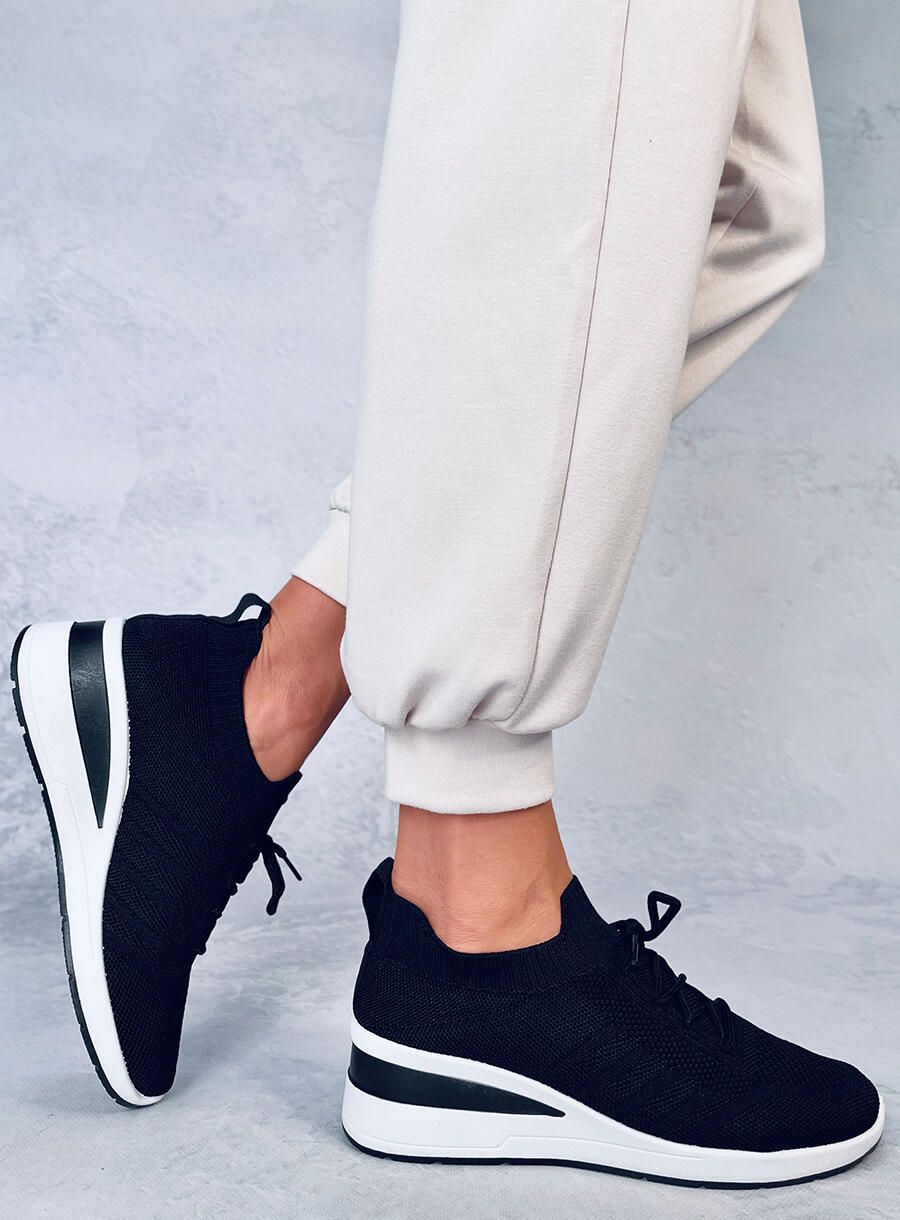 Teniși sport negri din material elastic