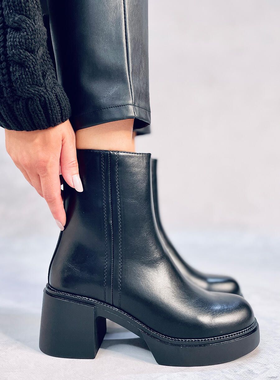Botine negre pe toc stabil