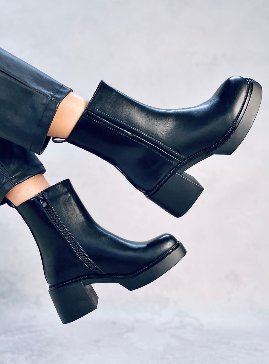Botine negre pe toc stabil
