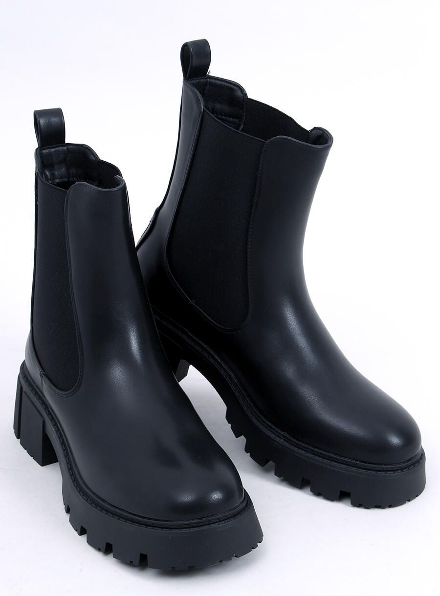 Botine înalte de culoare neagră