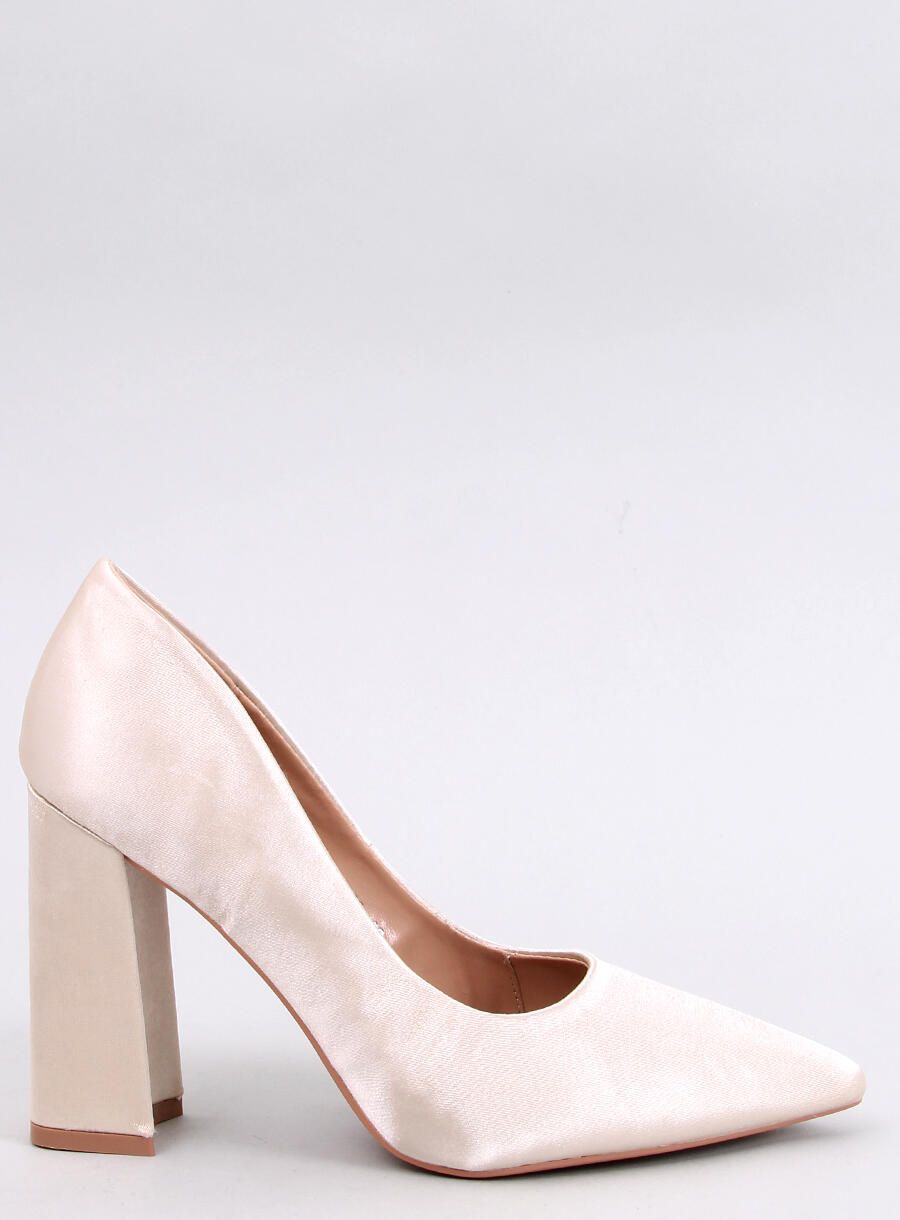 Pantofi din satin cremă