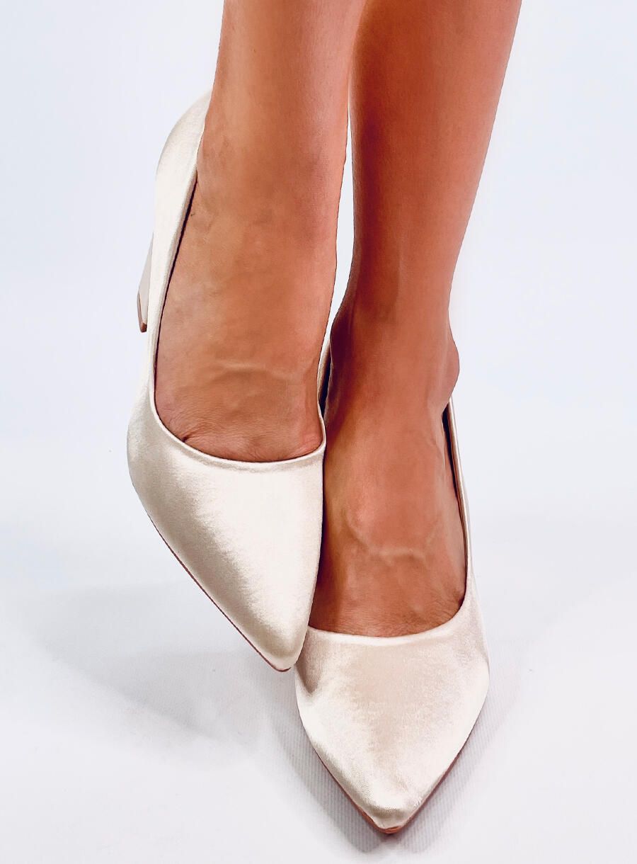 Pantofi din satin cremă