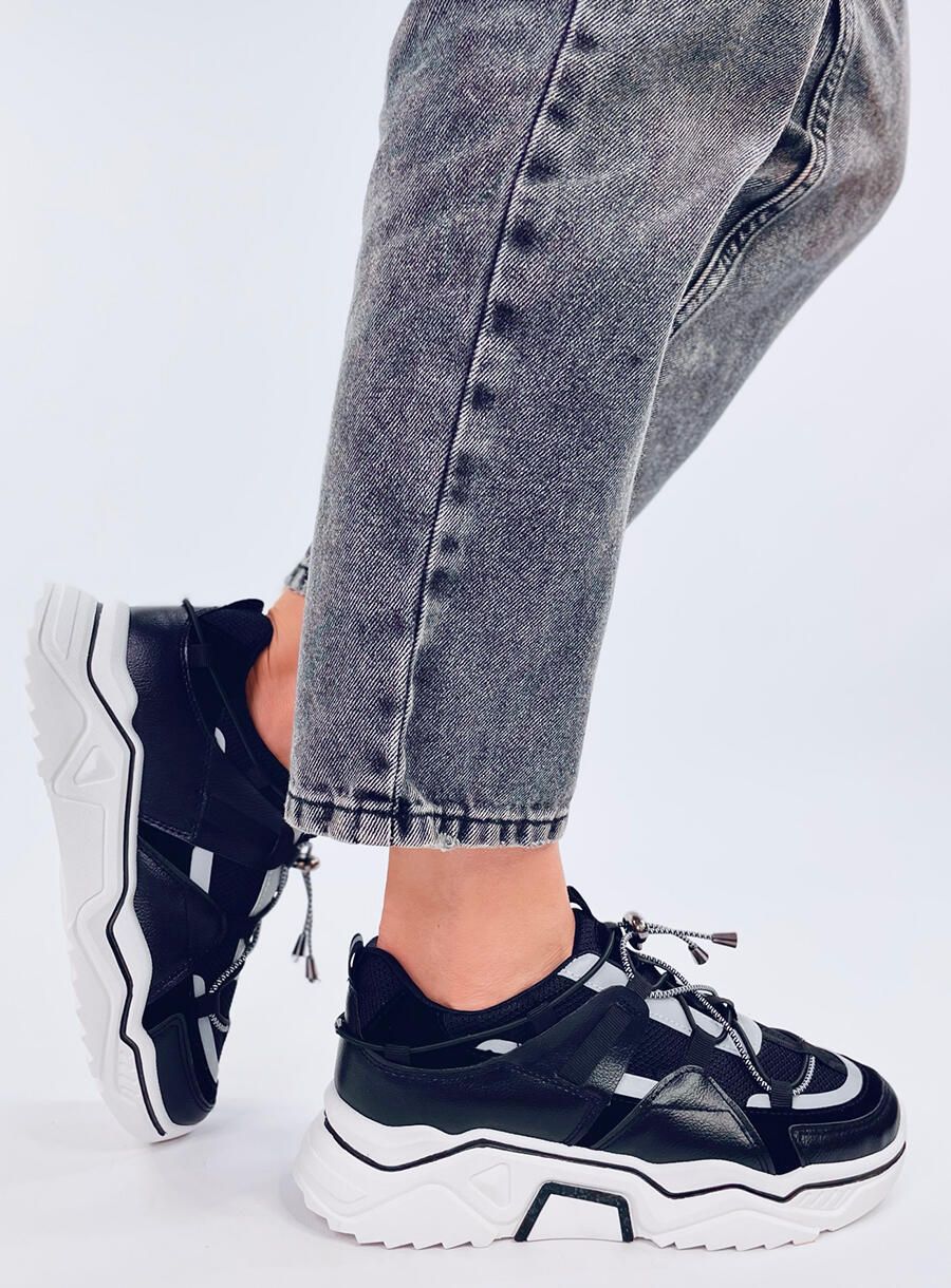 Adidași sport negri