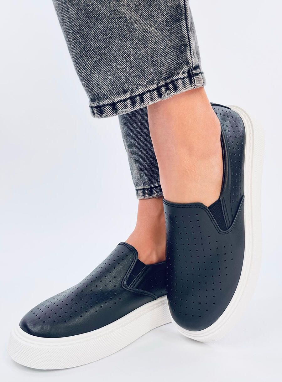 Teniși slip-on perforați negri