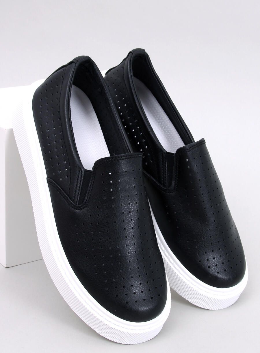 Teniși slip-on perforați negri