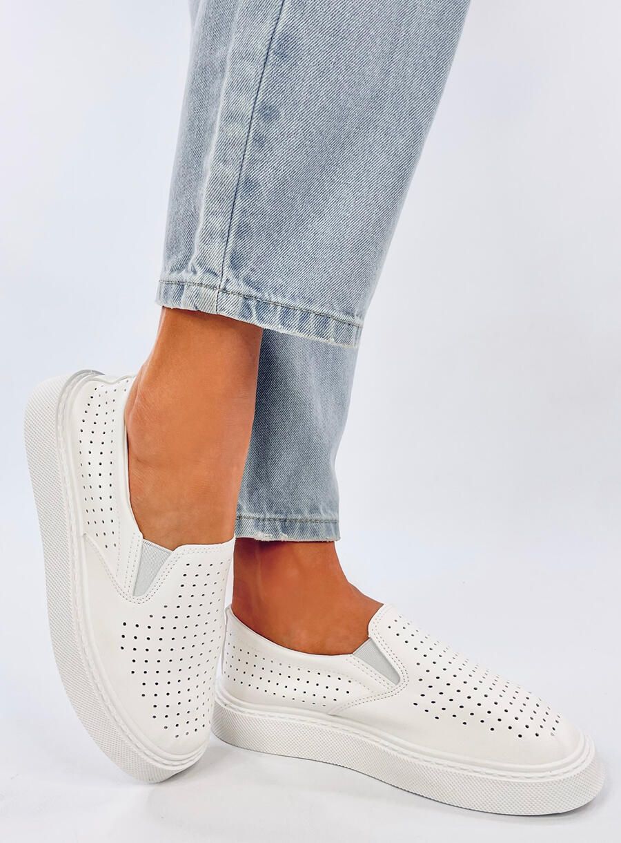 Teniși slip-on perforați albi