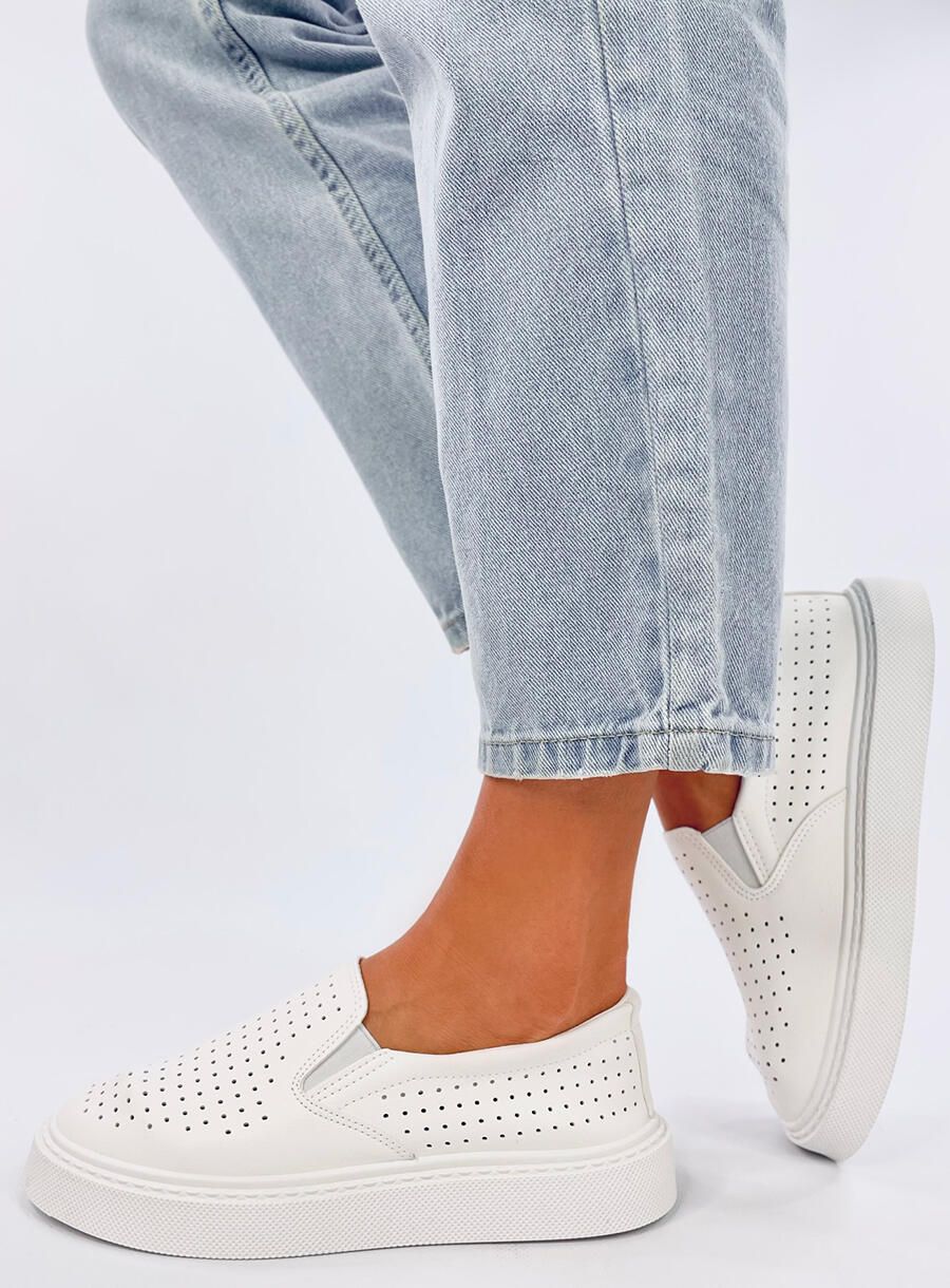 Teniși slip-on perforați albi