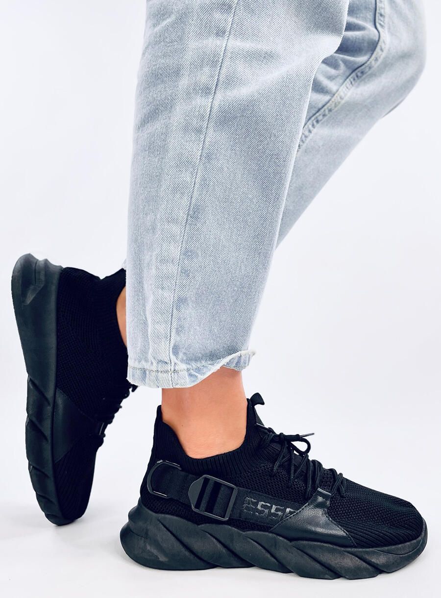 Adidași negri din material textil