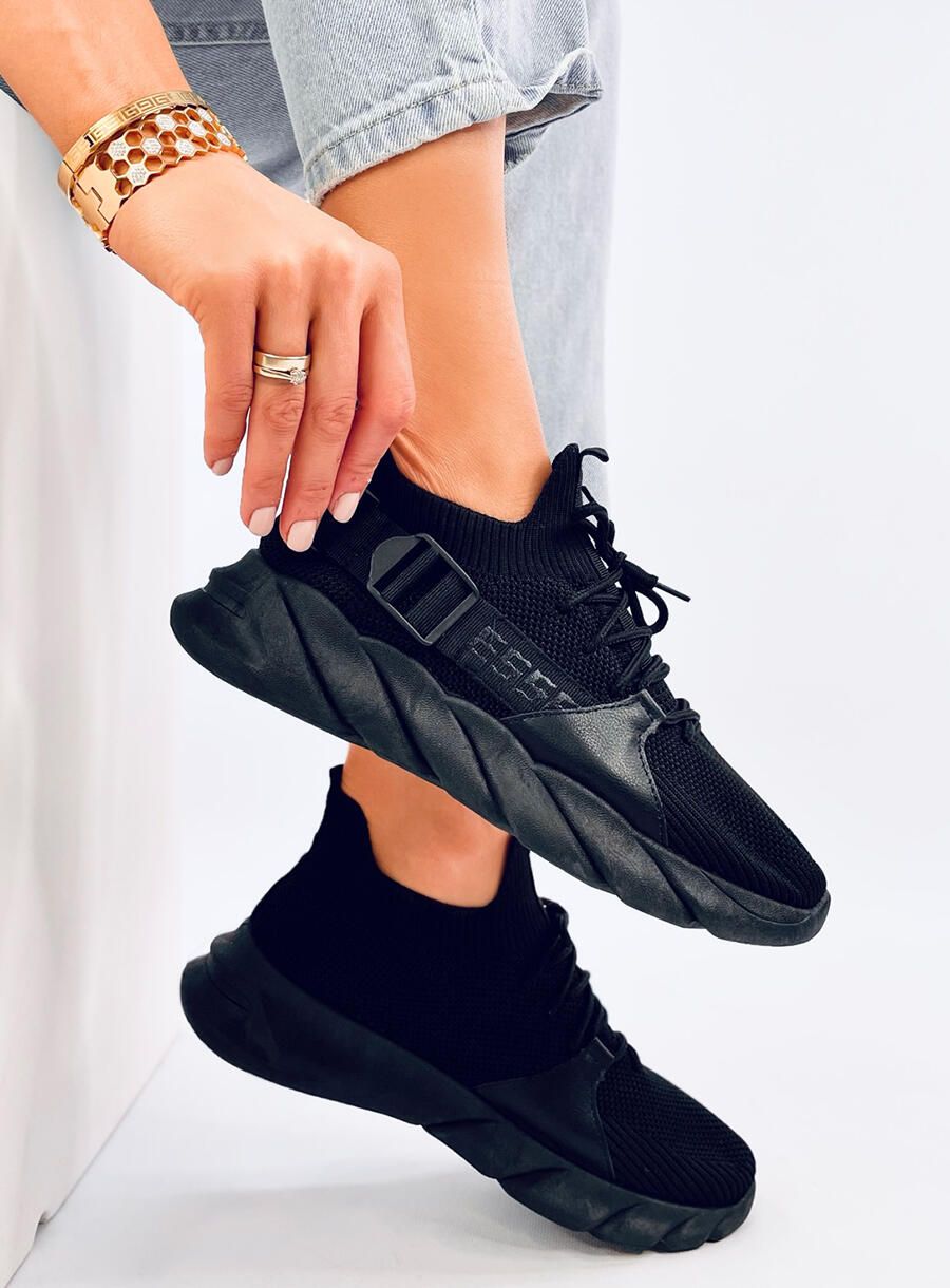 Adidași negri din material textil